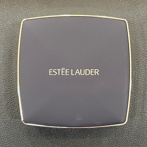 Estee Lauder Double Wear Stay-In-Place Matte Powder Foundation 2N1- Desert Beige - Picture 3 of 5